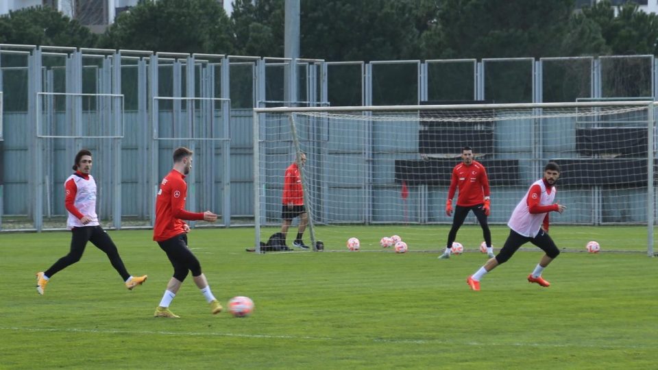 Milli takım Hırvatistan maçı hazırlıklarına Bursa’da başladı